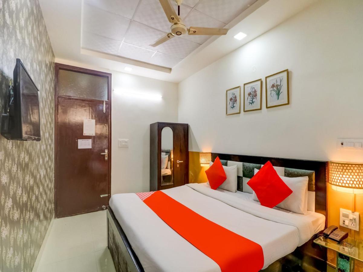 Oyo 74060 Taj Residency Hotell New Delhi Exteriör bild